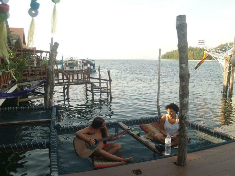 Peacock Hostel Ko Lanta Extérieur photo